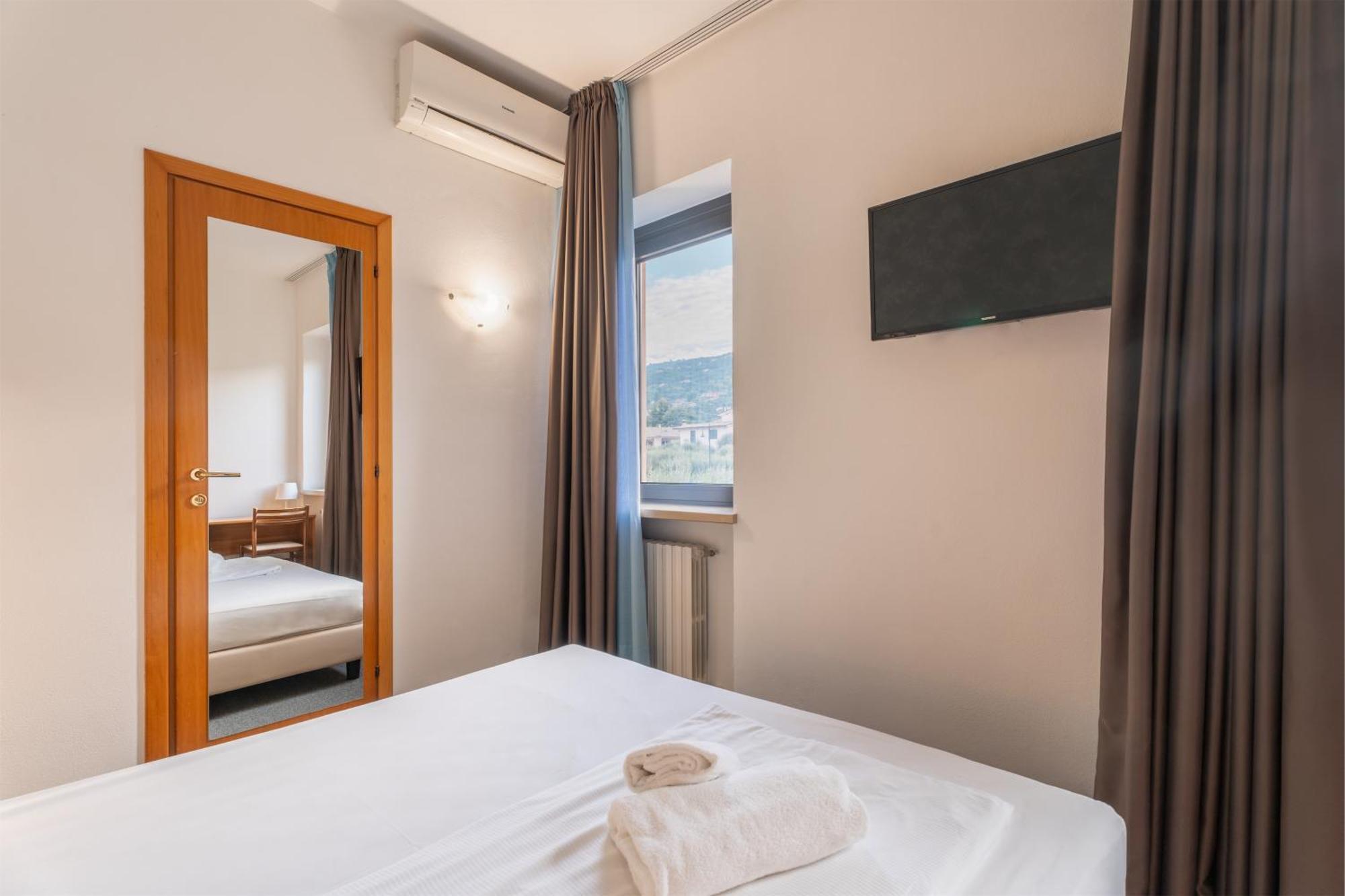 Hotel Al Castello Торри-дель-Бенако Экстерьер фото