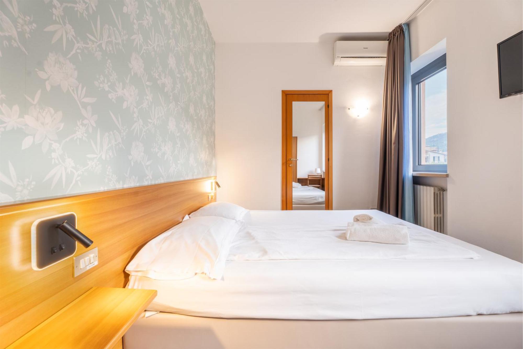 Hotel Al Castello Торри-дель-Бенако Экстерьер фото