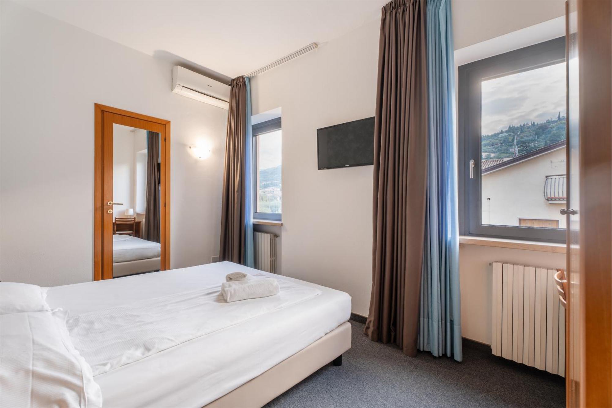 Hotel Al Castello Торри-дель-Бенако Экстерьер фото