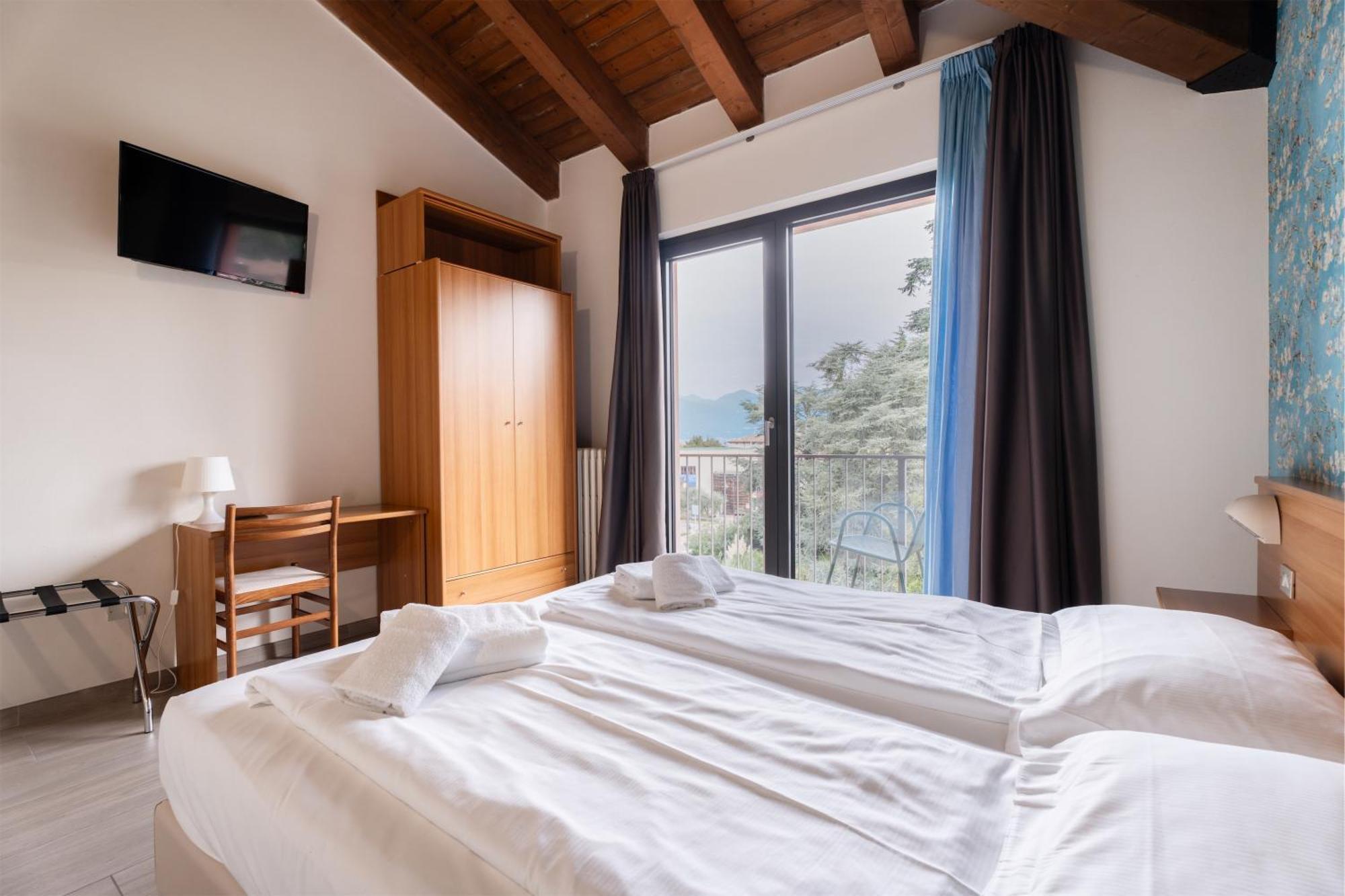 Hotel Al Castello Торри-дель-Бенако Экстерьер фото