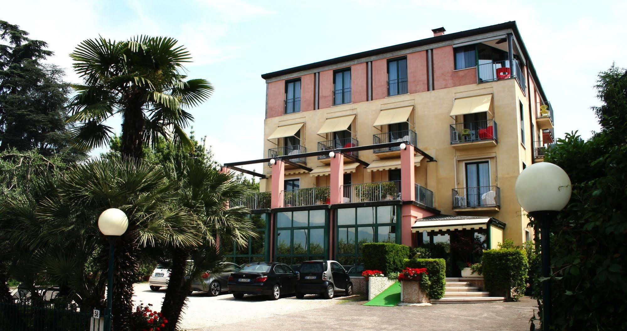 Hotel Al Castello Торри-дель-Бенако Экстерьер фото